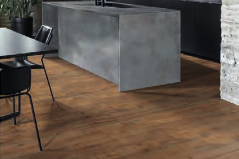 Creation 55 Clic Acoustic 1709 Savage Oak Honey v kuchyni